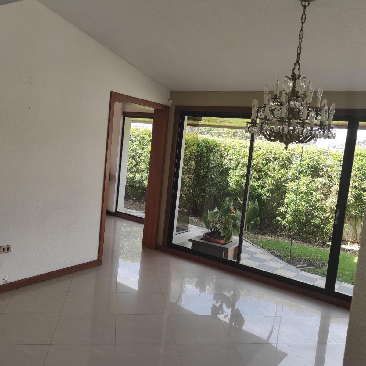 Cumbayá, Av pampite, Usfq, Oportunidad Constructores, Inversores, Casa en Venta en Urbanización — imagen 2