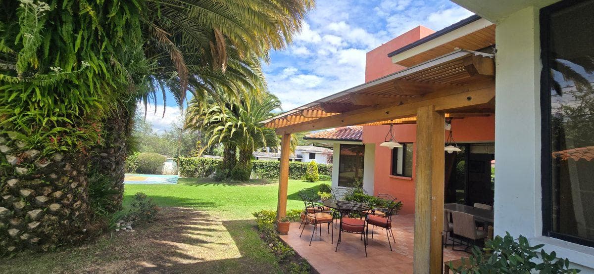 Venta, Cumbayá, Propiedad con Amplio Jardín, Oportunidad! — imagen 10
