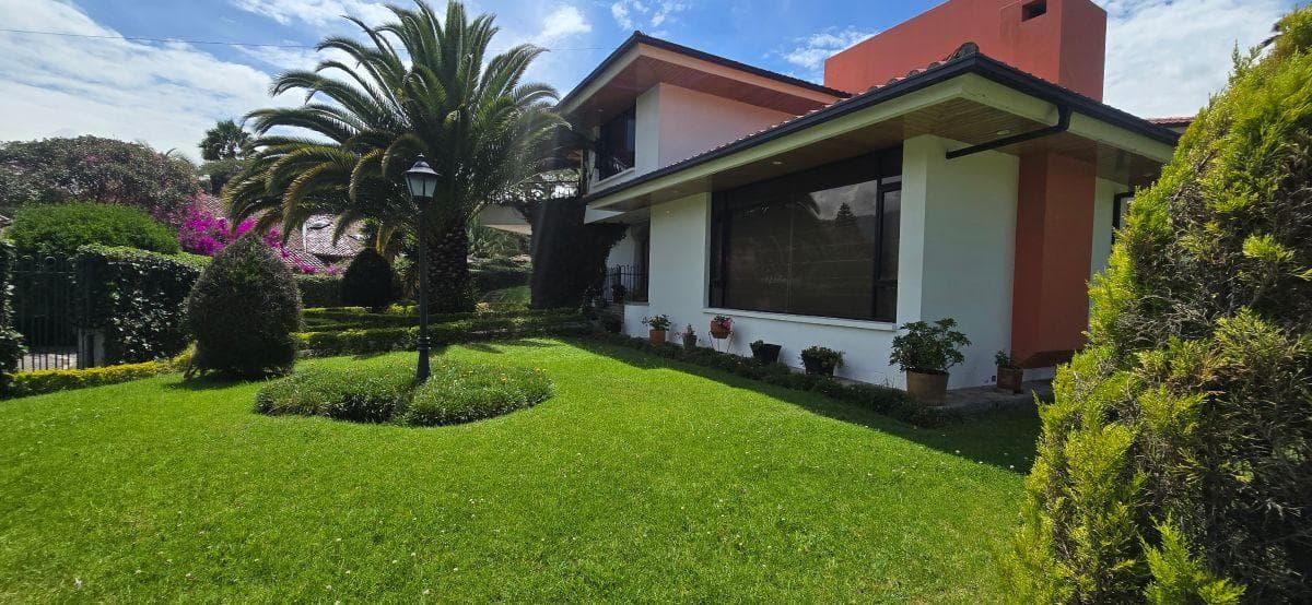 Venta, Cumbayá, Propiedad con Amplio Jardín, Oportunidad! — imagen 7