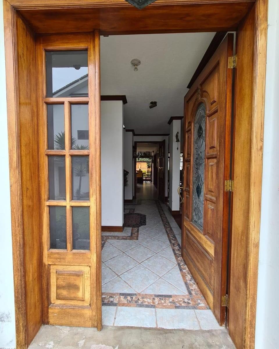 Amplia Casa de Venta por El Colegio Einstein (Antiguo) — imagen 1