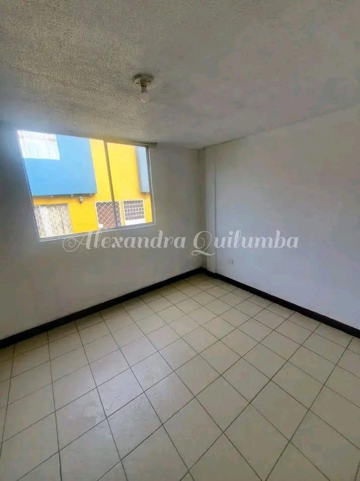 Casa de 3 Habitaciones en Venta Ubicada en Prados de Calderón — imagen 3