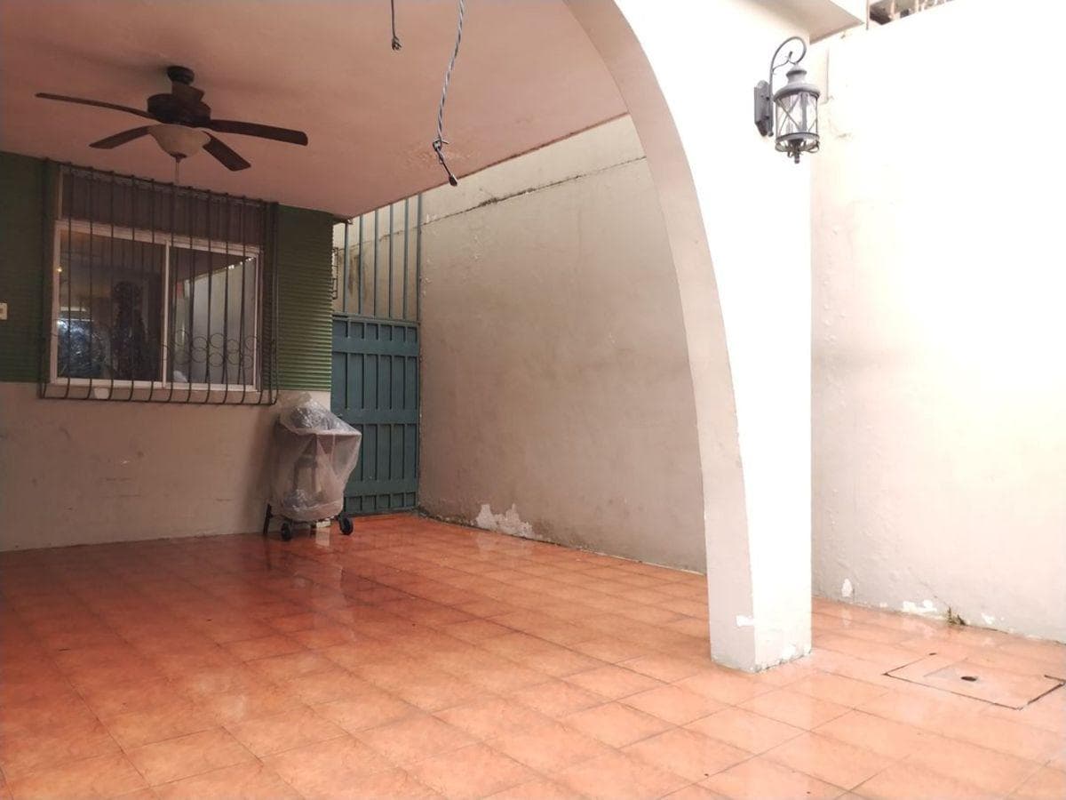 Vendo Casa de Dos Pisos, Dos Dptos. Independientes, Urdesa Central, Norte de Guayaquil - J. Moncada, Guayas — imagen 8