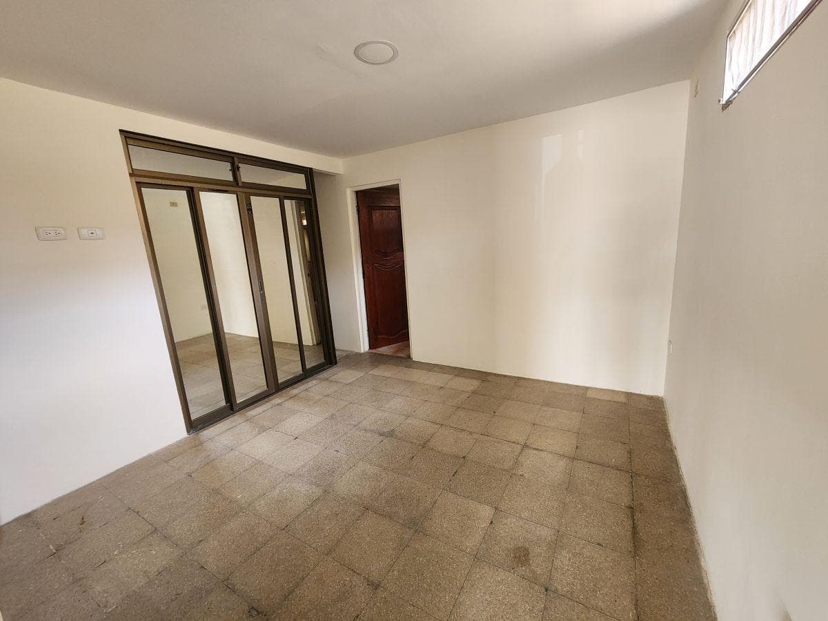 Vendo Alborada Séptima Etapa, Casa Rentera, 3 Suithes, Acepto Biess, Guayas — imagen 4