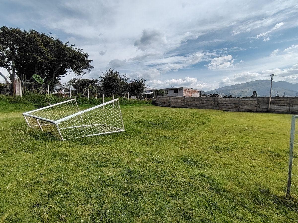 Rento Terreno de 2600 m² con Casa Ideal Negocios Sector Tola Chica - Tumbaco — imagen 3
