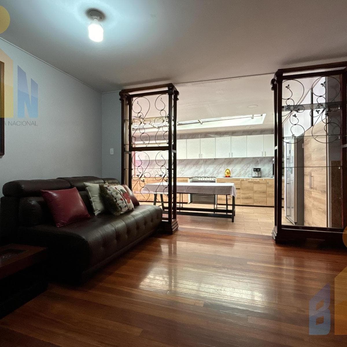 Ct Venta Amplio Departamento con Patio Primer Piso Alto en Urbanizacion Mastodontes, Carcelen — imagen 1