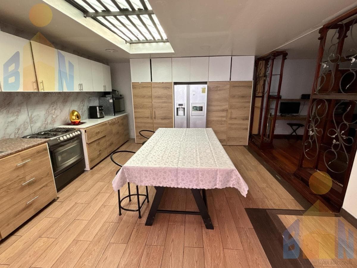 Ct Venta Amplio Departamento con Patio Primer Piso Alto en Urbanizacion Mastodontes, Carcelen — imagen 4