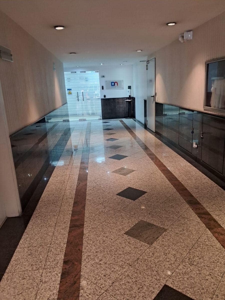 Vendo Oficina República del Salvador 118 m² — imagen 2
