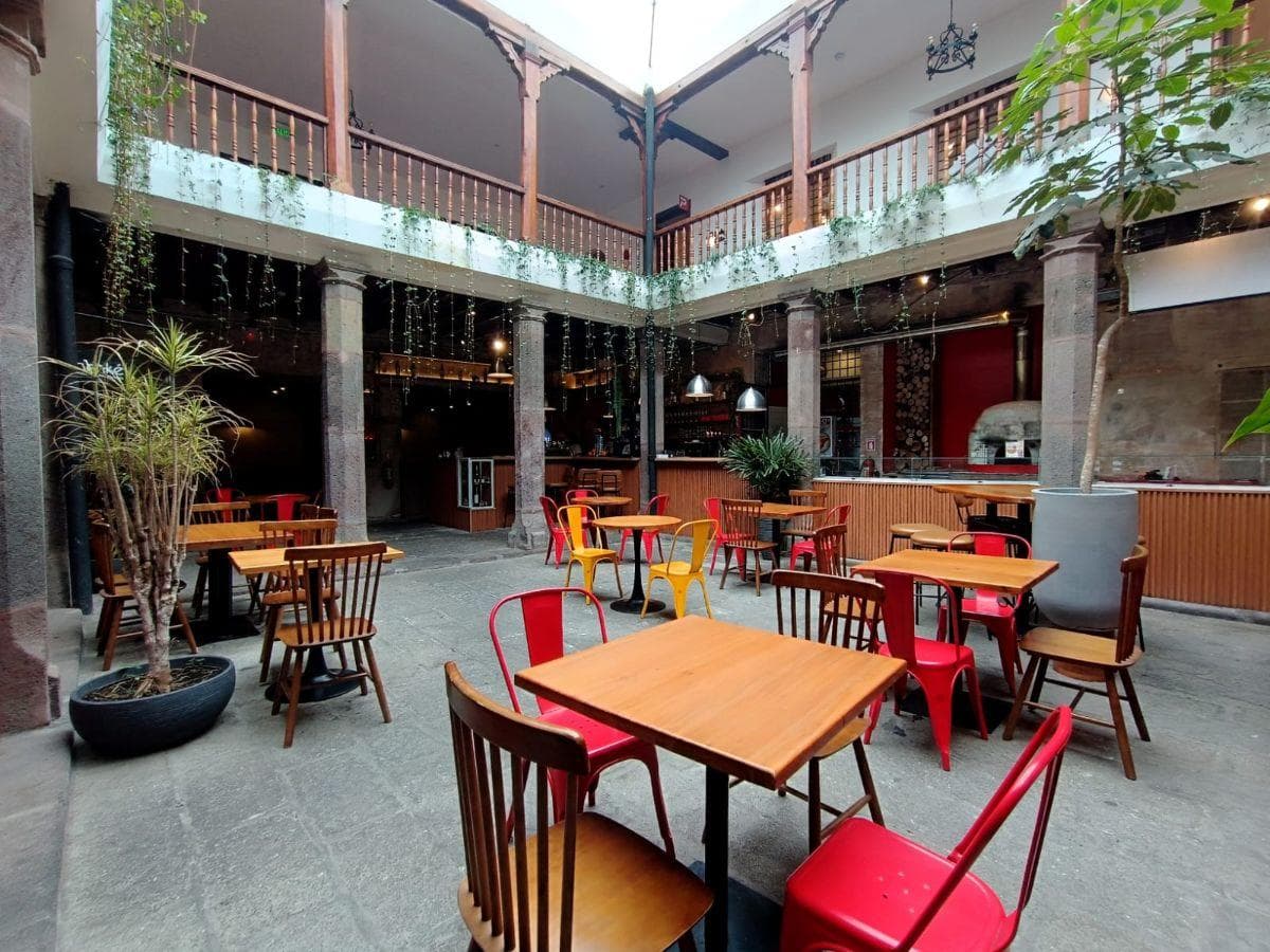 Bar Restaurante, Marca Posicionada en Quito, Plaza San Francisco — imagen 8