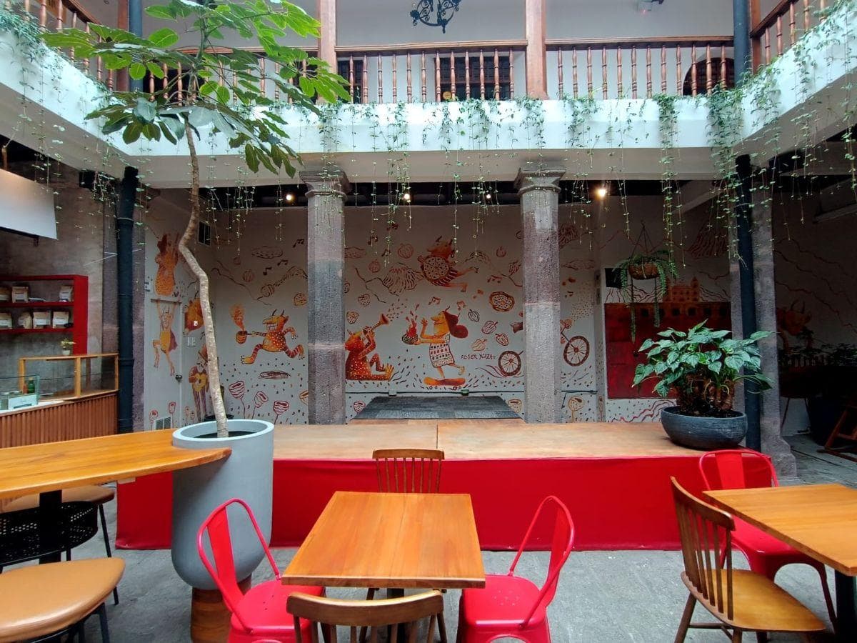 Bar Restaurante, Marca Posicionada en Quito, Plaza San Francisco — imagen 5