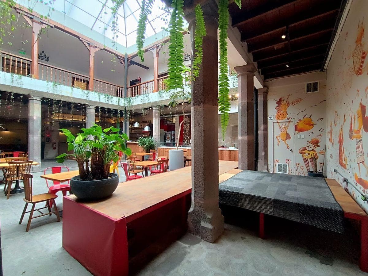 Bar Restaurante, Marca Posicionada en Quito, Plaza San Francisco — imagen 2