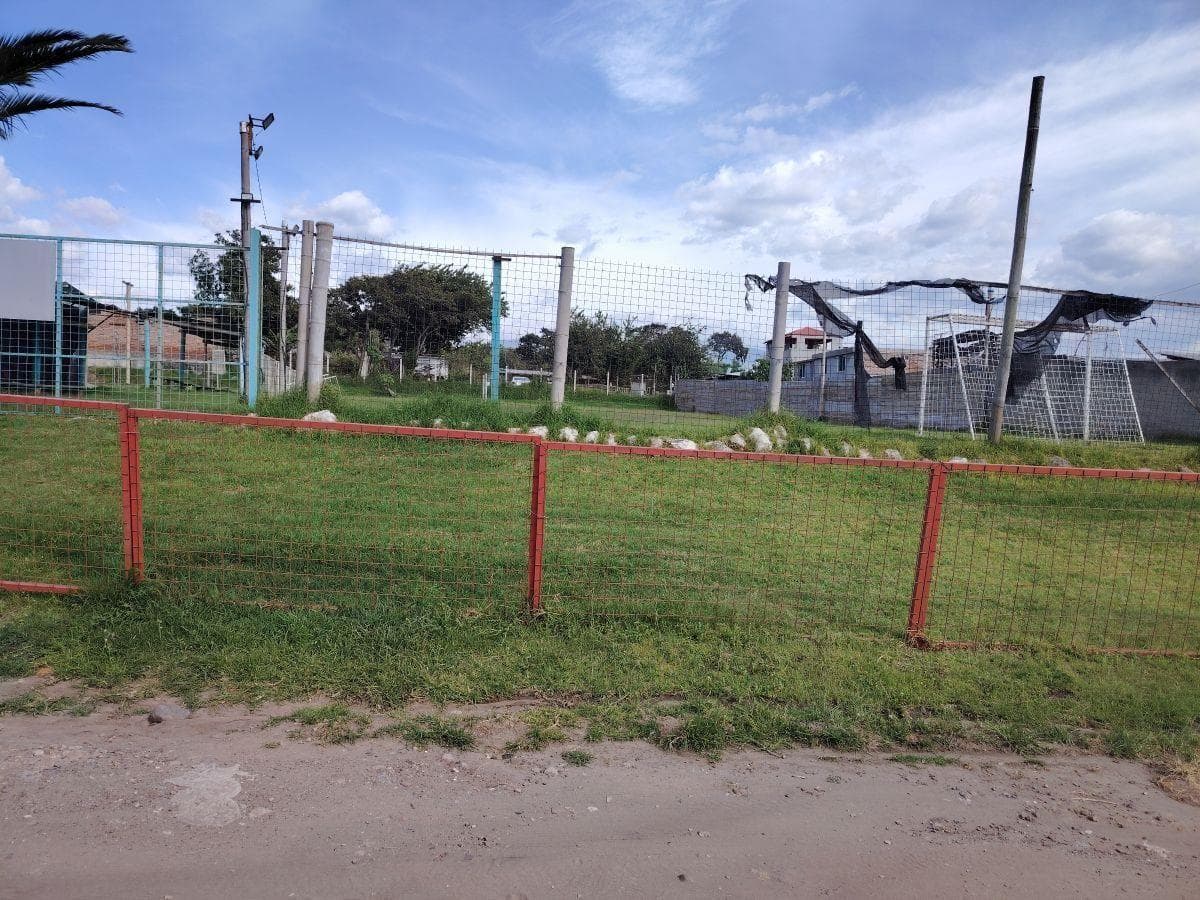 Arriendo Terreno con Casa Ideal Negocios Sector Tola Chica — imagen 1