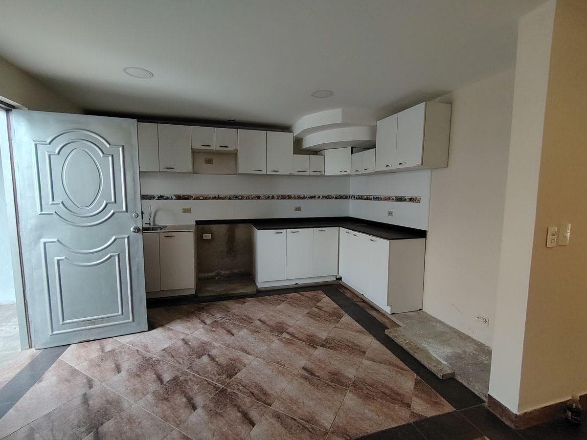 Arriendo Terreno con Casa Ideal Negocios Sector Tola Chica — imagen 8