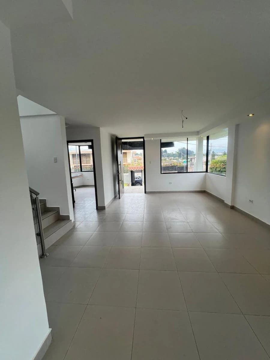 H/ Valle de Los Chillos, Casa de 4 Dorm. y Jardin en Venta. 180.000 Usd — imagen 9