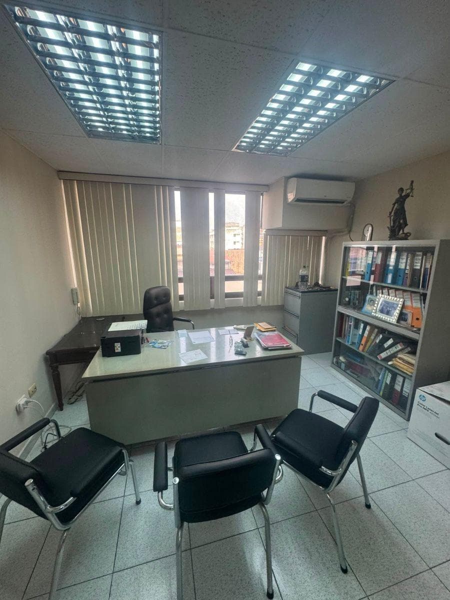 Oficina con Parqueo en Edf. Finec, Centro de Guayaquil - Venta, Guayas — imagen 10