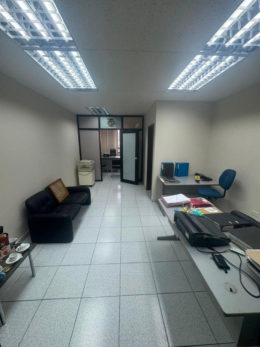 Oficina con Parqueo en Edf. Finec, Centro de Guayaquil - Venta, Guayas — imagen 7