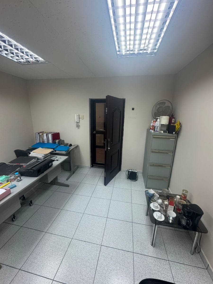 Oficina con Parqueo en Edf. Finec, Centro de Guayaquil - Venta, Guayas — imagen 6