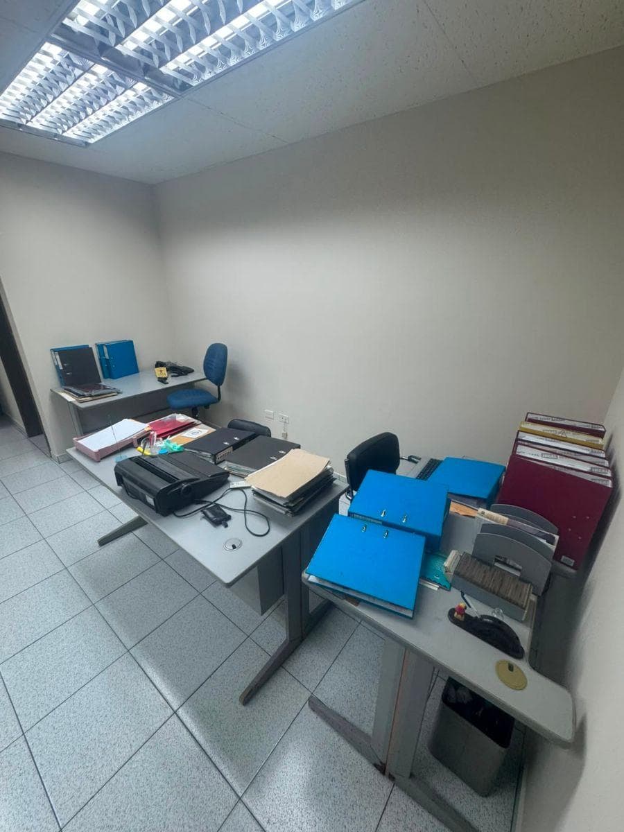 Oficina con Parqueo en Edf. Finec, Centro de Guayaquil - Venta, Guayas — imagen 4