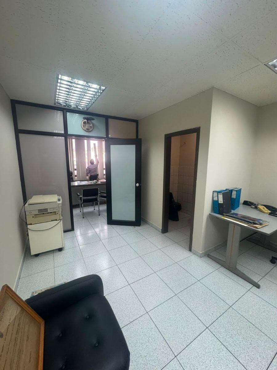 Oficina con Parqueo en Edf. Finec, Centro de Guayaquil - Venta, Guayas — imagen 3