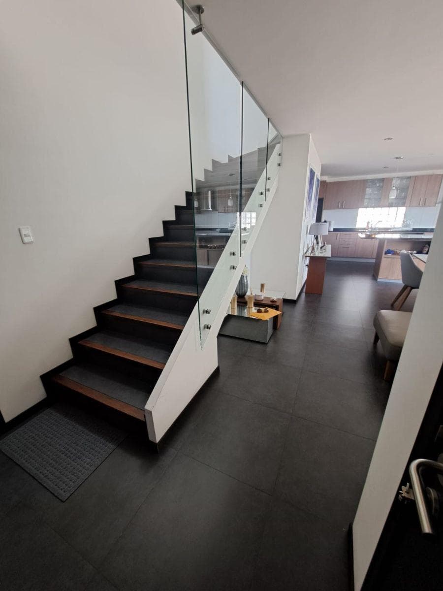 Duplex en Cumbaya, 130 m², Sector El Nacional — imagen 2