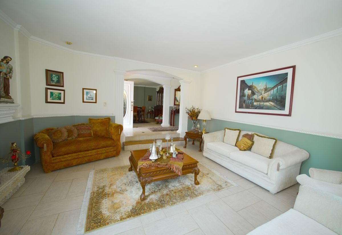 Casa de Venta 1.094 m² de Terreno y Casa de 3 Dorm.. Urb. San José del Valle. Conocoto — imagen 9