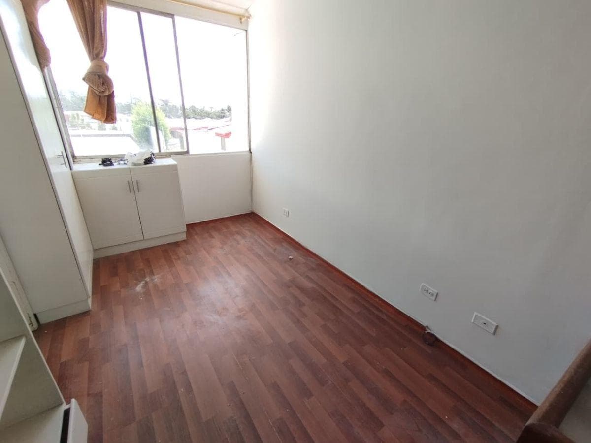 J/ Conjunto El Fundador, Casa de 147 m² en Venta, Conjunto Privado. Provincia de Pichincha — imagen 3