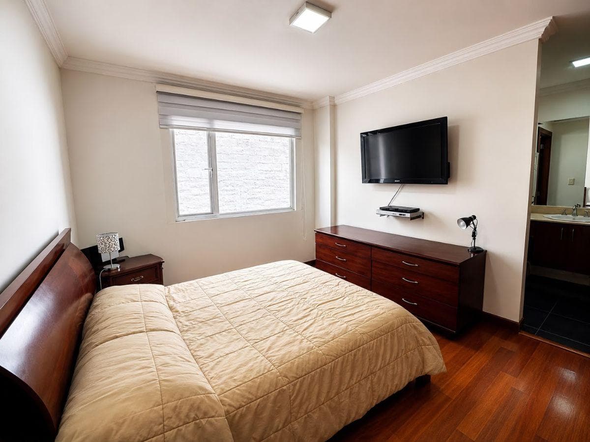 En Venta Departamento Dos Dorm. Mas Estudio 108 m² - Quito Tenis — imagen 4