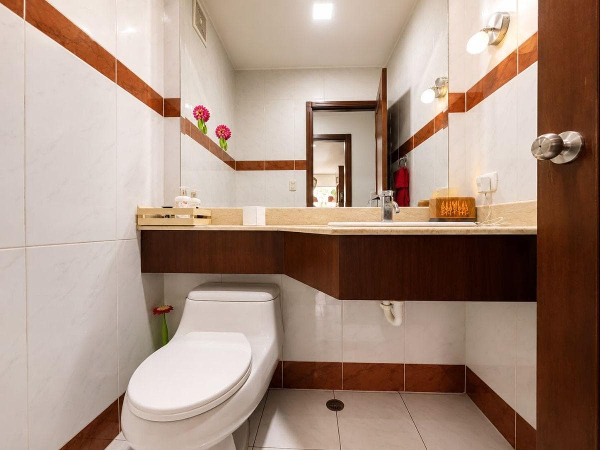 En Venta Departamento Dos Dorm. Mas Estudio 108 m² - Quito Tenis — imagen 2