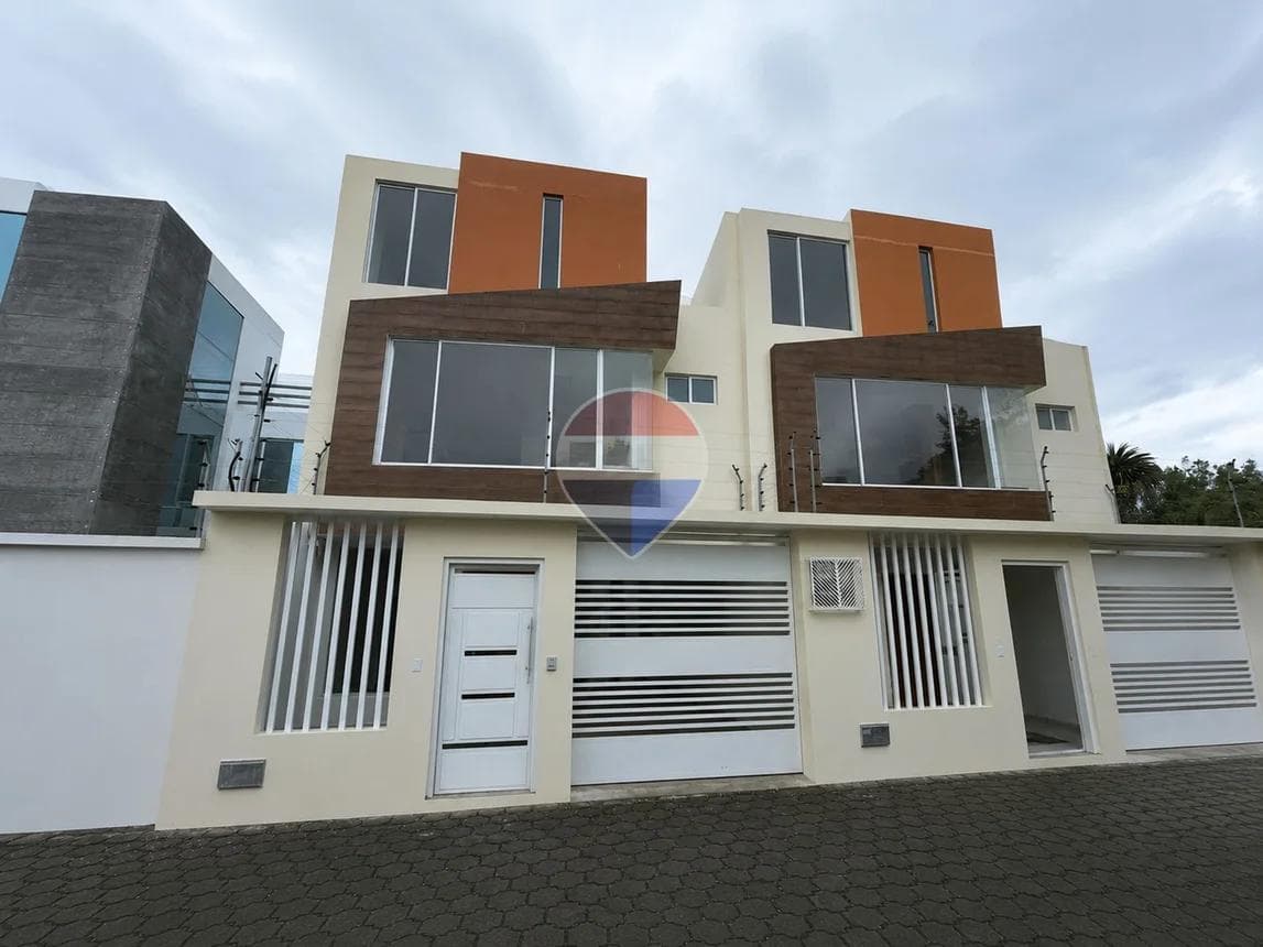Casa 3 de 149 m², en Venta, Divino Niño, Yacucalle, Imbabura — imagen 1