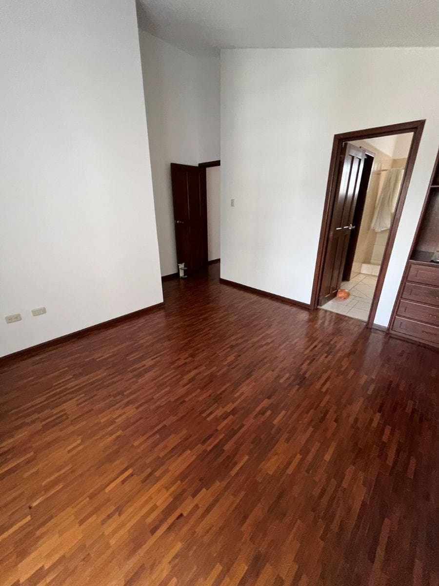 En Venta Departamento Duplex - Sector La Carolina — imagen 3