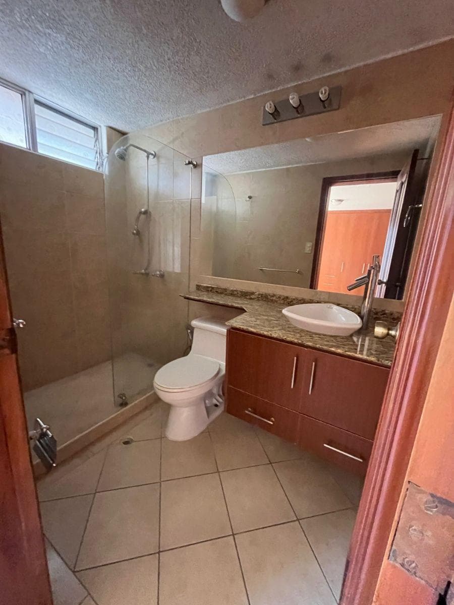 En Venta Departamento - Sector Gonzalez Suarez — imagen 3