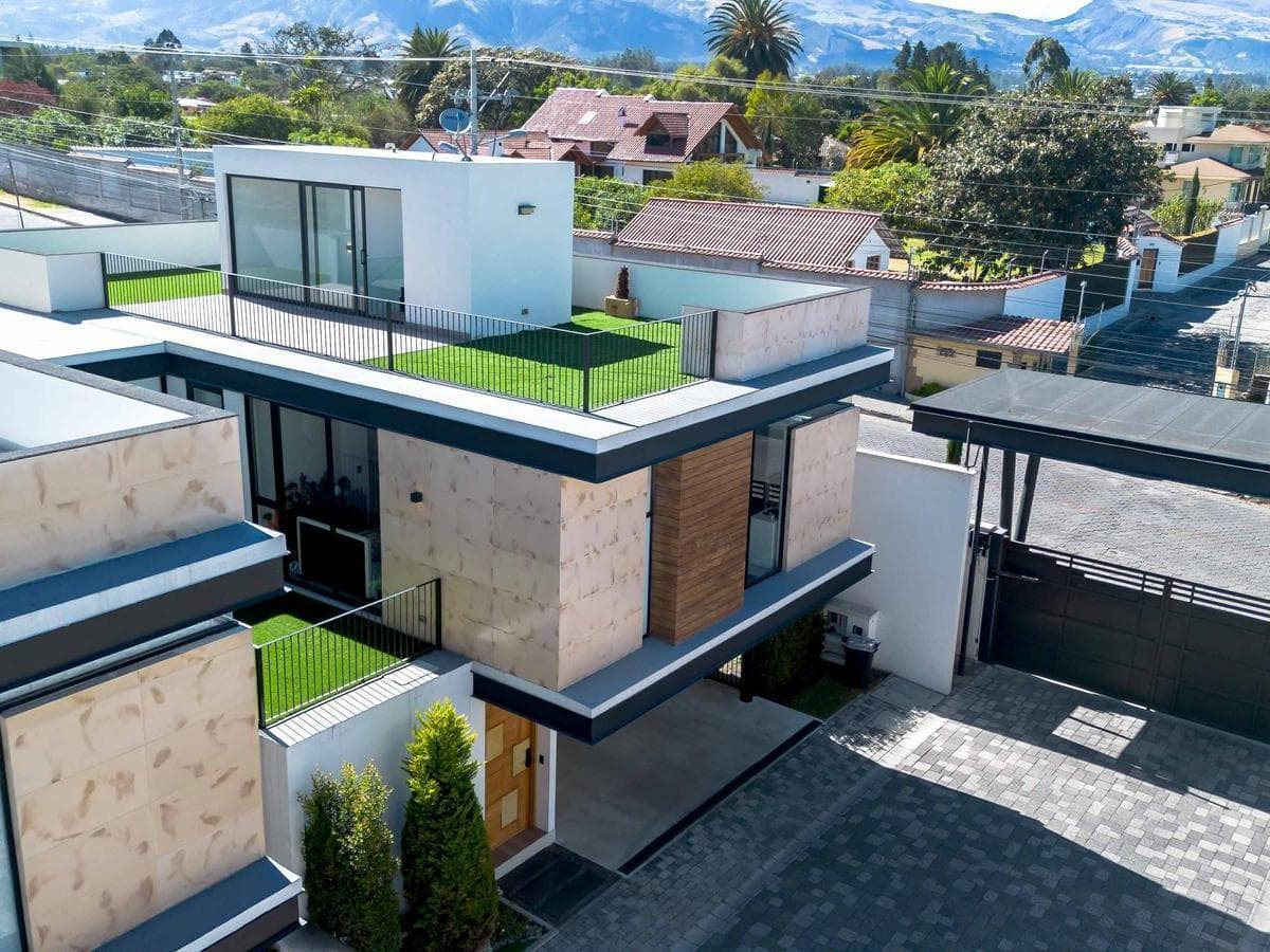 Casacasa en Venta Tumbaco 4 Habutaciones — imagen 1