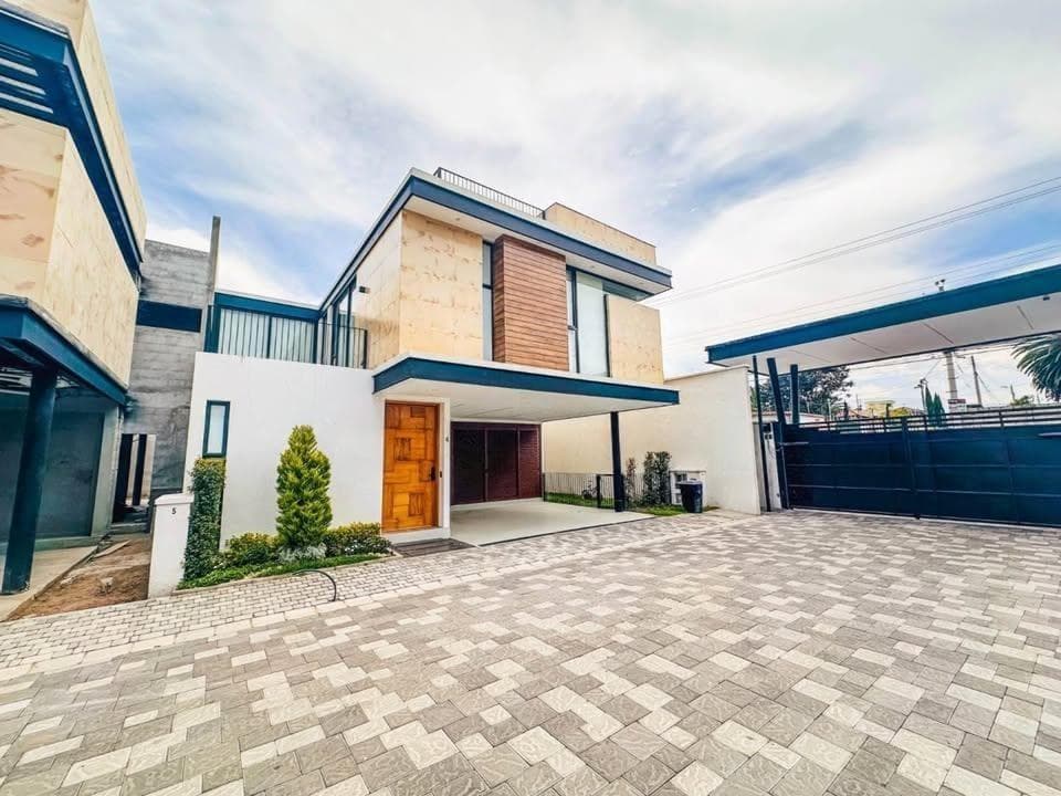 Casacasa en Venta Tumbaco 4 Habutaciones — imagen 2
