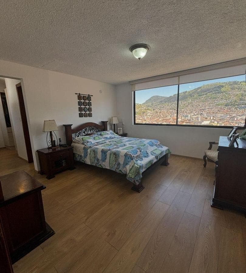 Se Vende Casa en El Sector de Itchimbia. Espectacular Vista. Calle Valparaiso — imagen 8