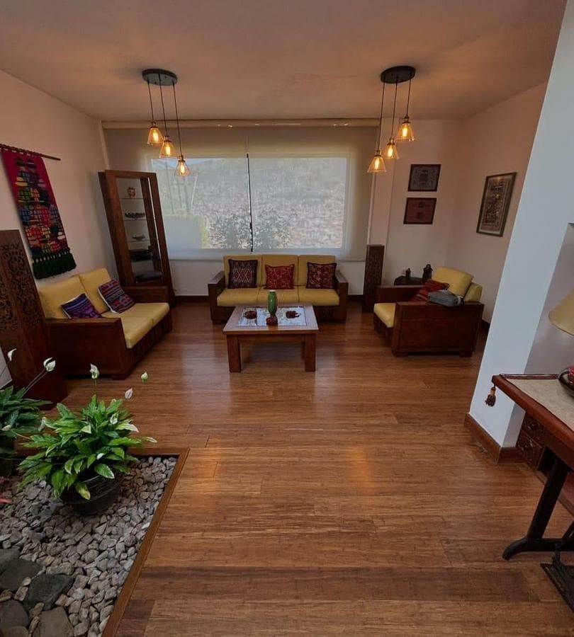 Se Vende Casa en El Sector de Itchimbia. Espectacular Vista. Calle Valparaiso — imagen 4