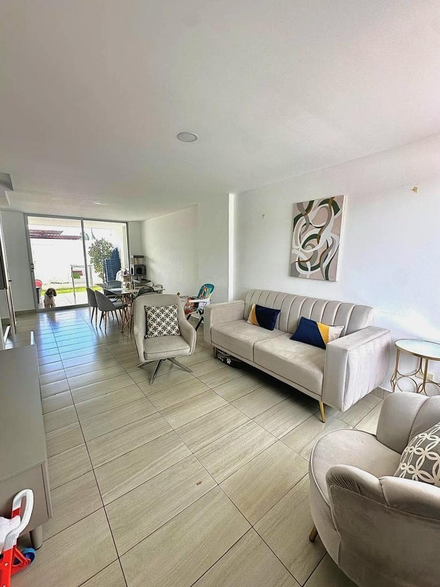 Casa en Venta Tumbaco a 2 Minutos de La Ruta Viva — imagen 9
