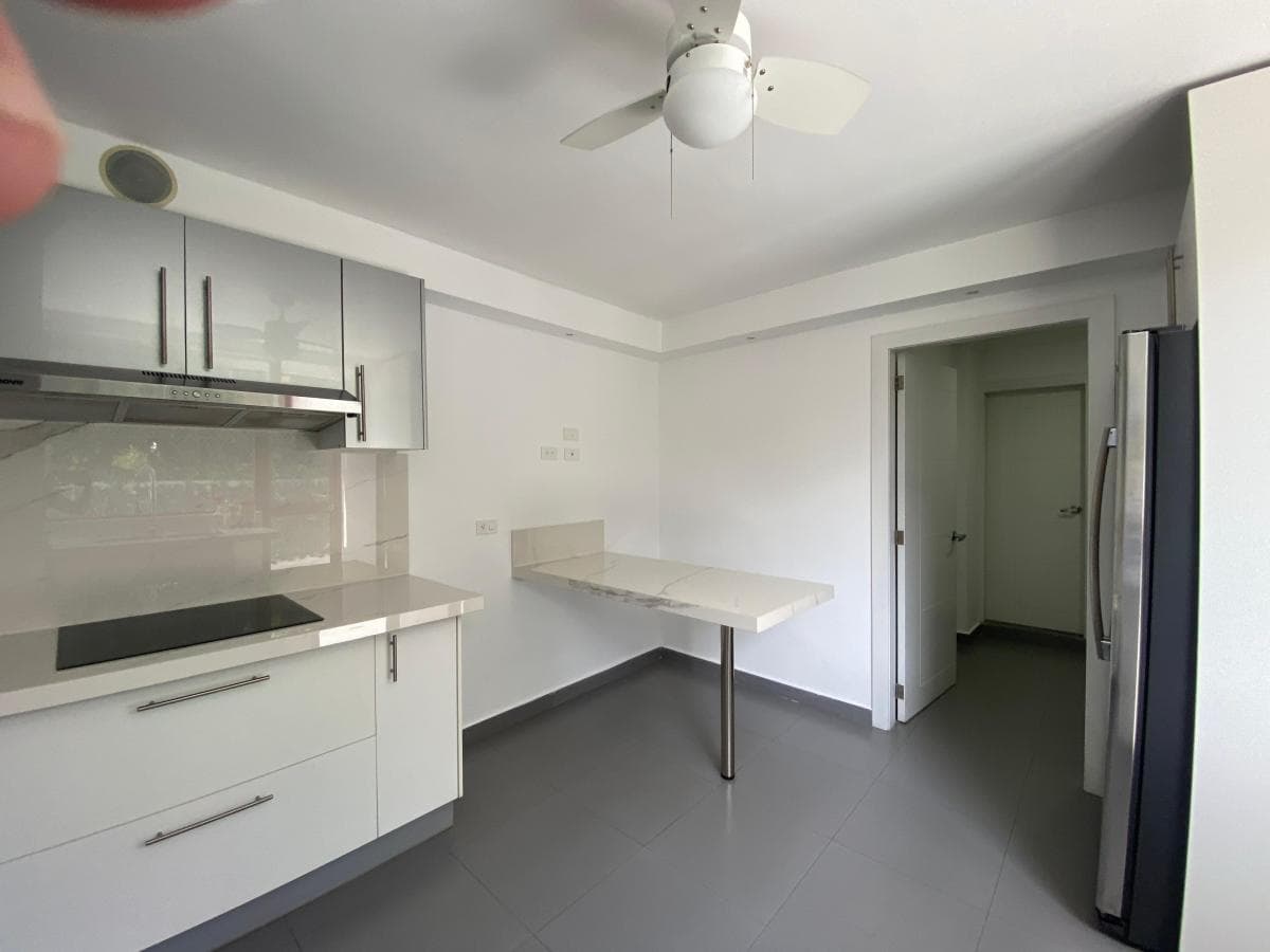 Departamento Venta, 3 Dorm, Terraza, Sector Reservorio - Colegio Menor. Flamante, Remodelado de Lujo — imagen 6