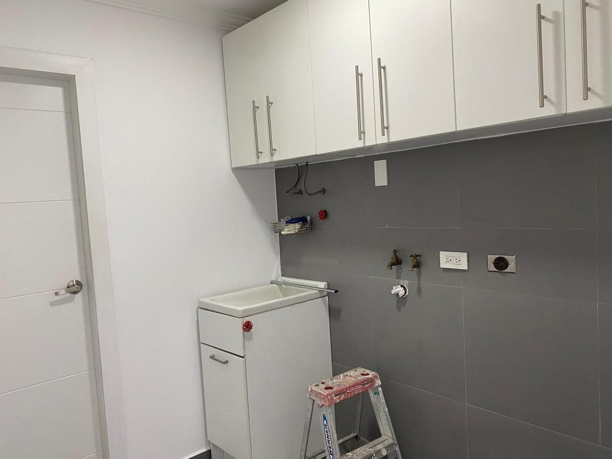 Departamento Venta, 3 Dorm, Terraza, Sector Reservorio - Colegio Menor. Flamante, Remodelado de Lujo — imagen 5