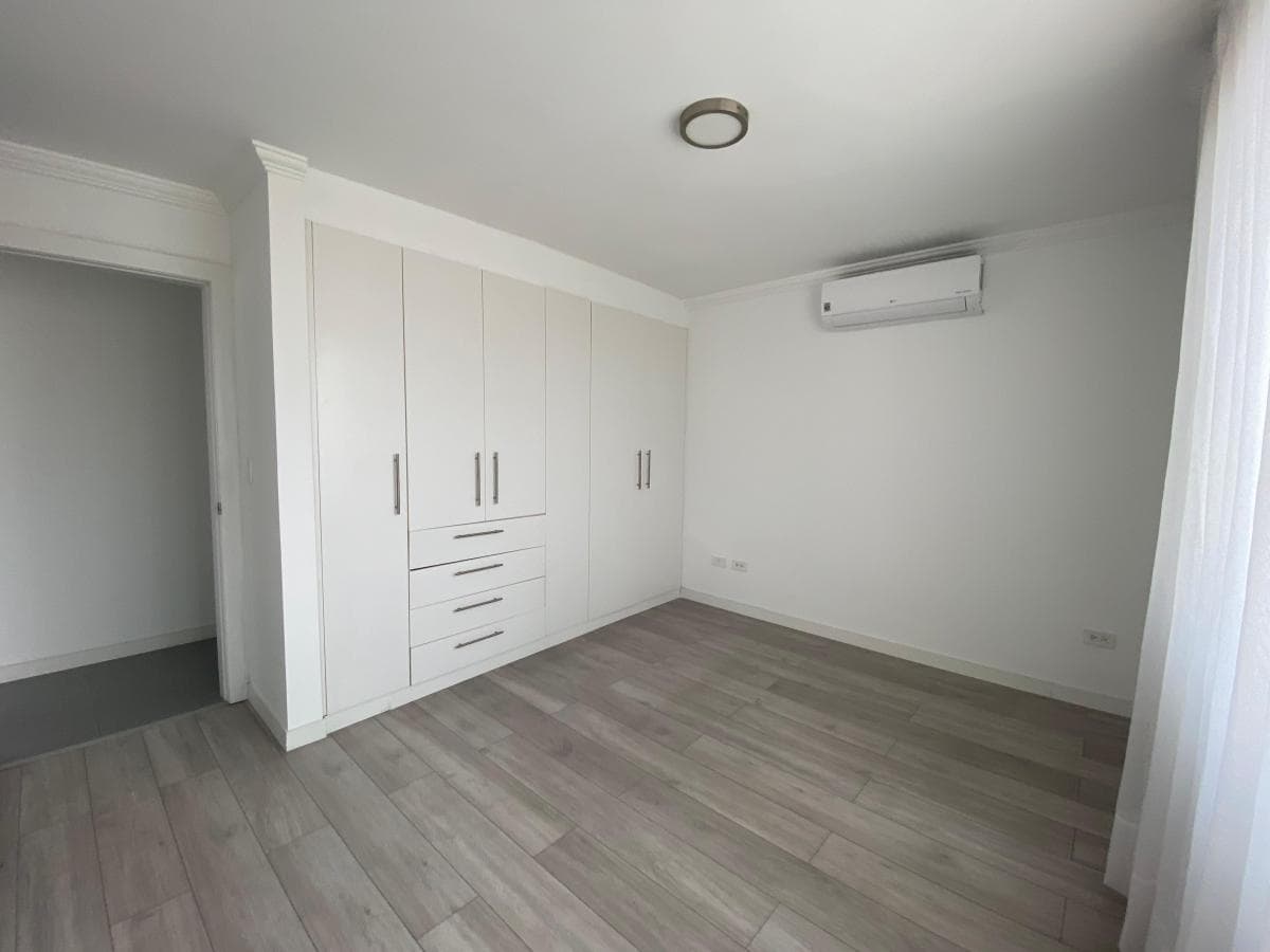 Departamento Venta, 3 Dorm, Terraza, Sector Reservorio - Colegio Menor. Flamante, Remodelado de Lujo — imagen 3