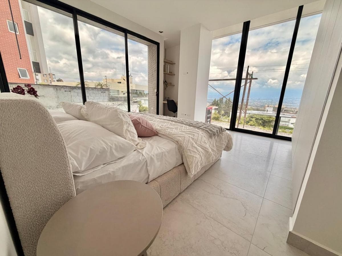 Ira Venta Departamento 113.42 m² con Terraza Sector Santa Lucia de Cumbaya — imagen 5