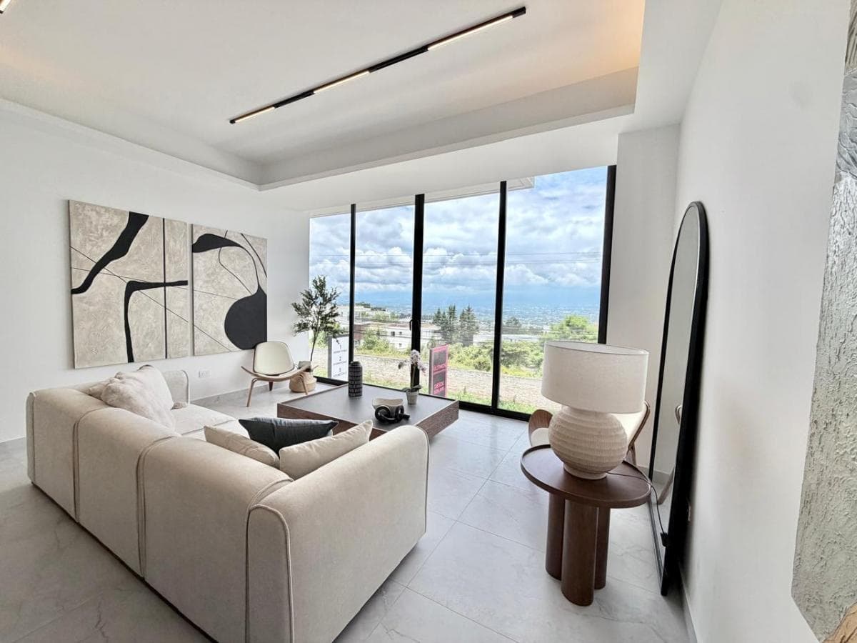 Ira Venta Departamento 113.42 m² con Terraza Sector Santa Lucia de Cumbaya — imagen 4