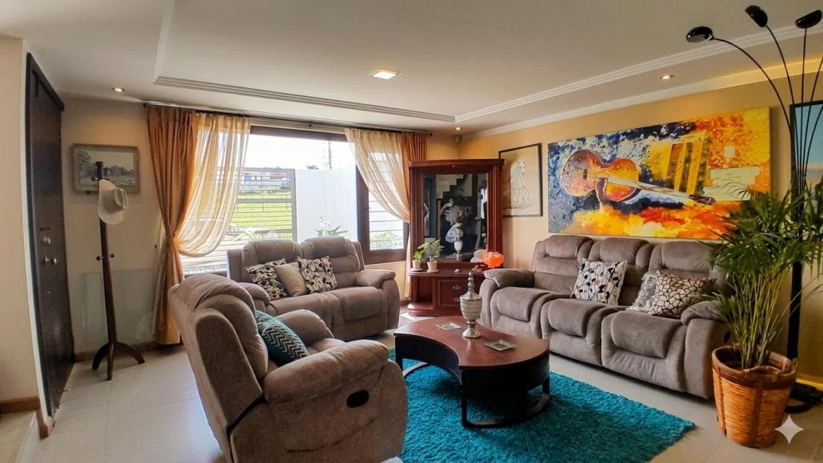 Vendo Casa Grande a 5 Minutos del Wayra Plaza en $175,000, Azuay — imagen 7