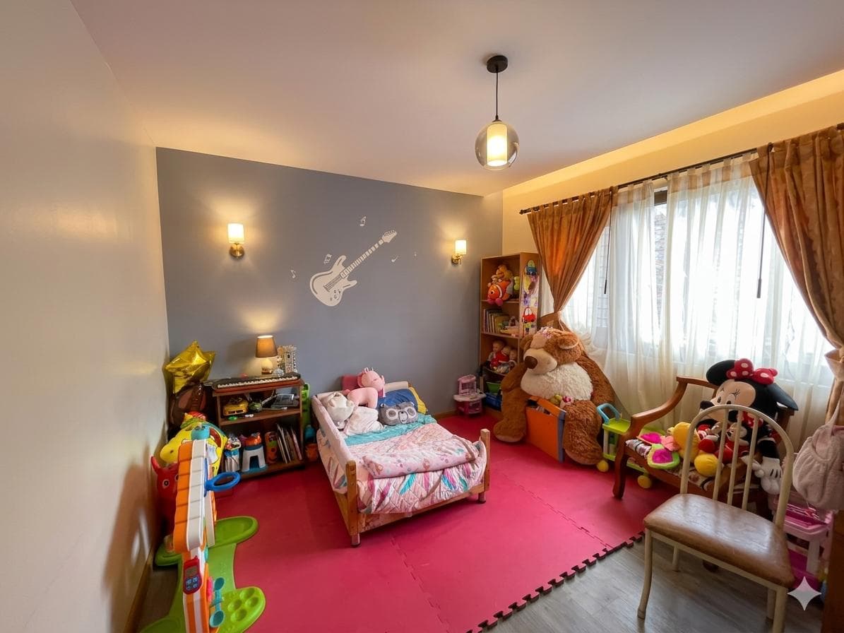 Vendo Casa Grande a 5 Minutos del Wayra Plaza en $175,000, Azuay — imagen 2