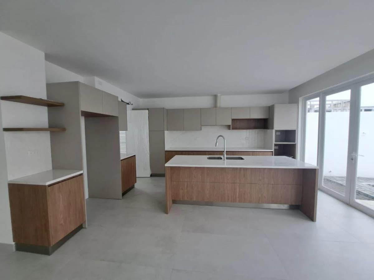 Casa de Estreno en Venta Urb. Aires Norte Samborondon, Guayas — imagen 5