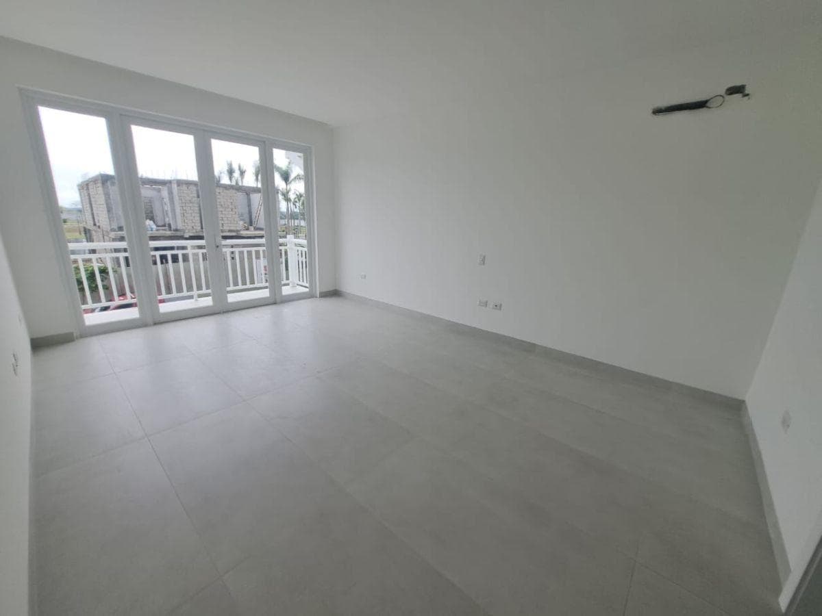 Casa de Estreno en Venta Urb. Aires Norte Samborondon, Guayas — imagen 4