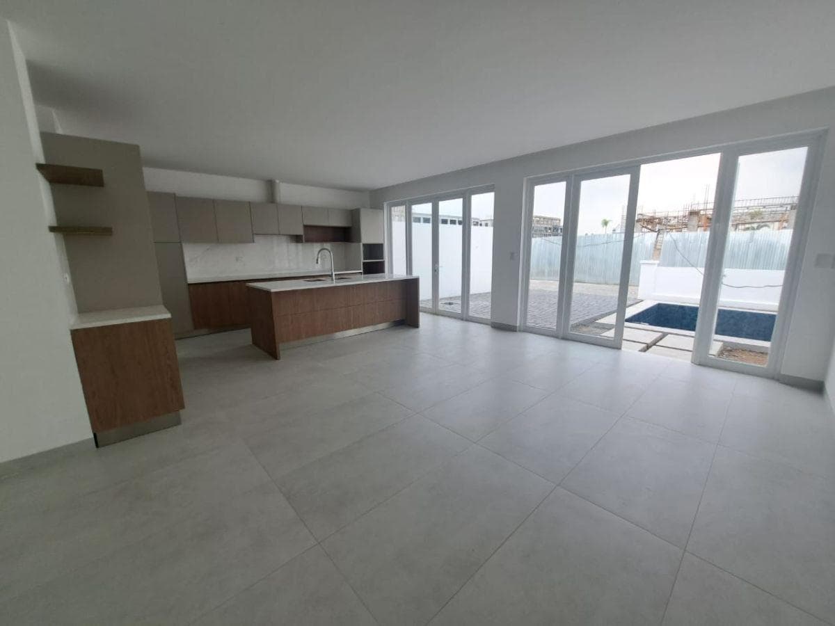Casa de Estreno en Venta Urb. Aires Norte Samborondon, Guayas — imagen 2