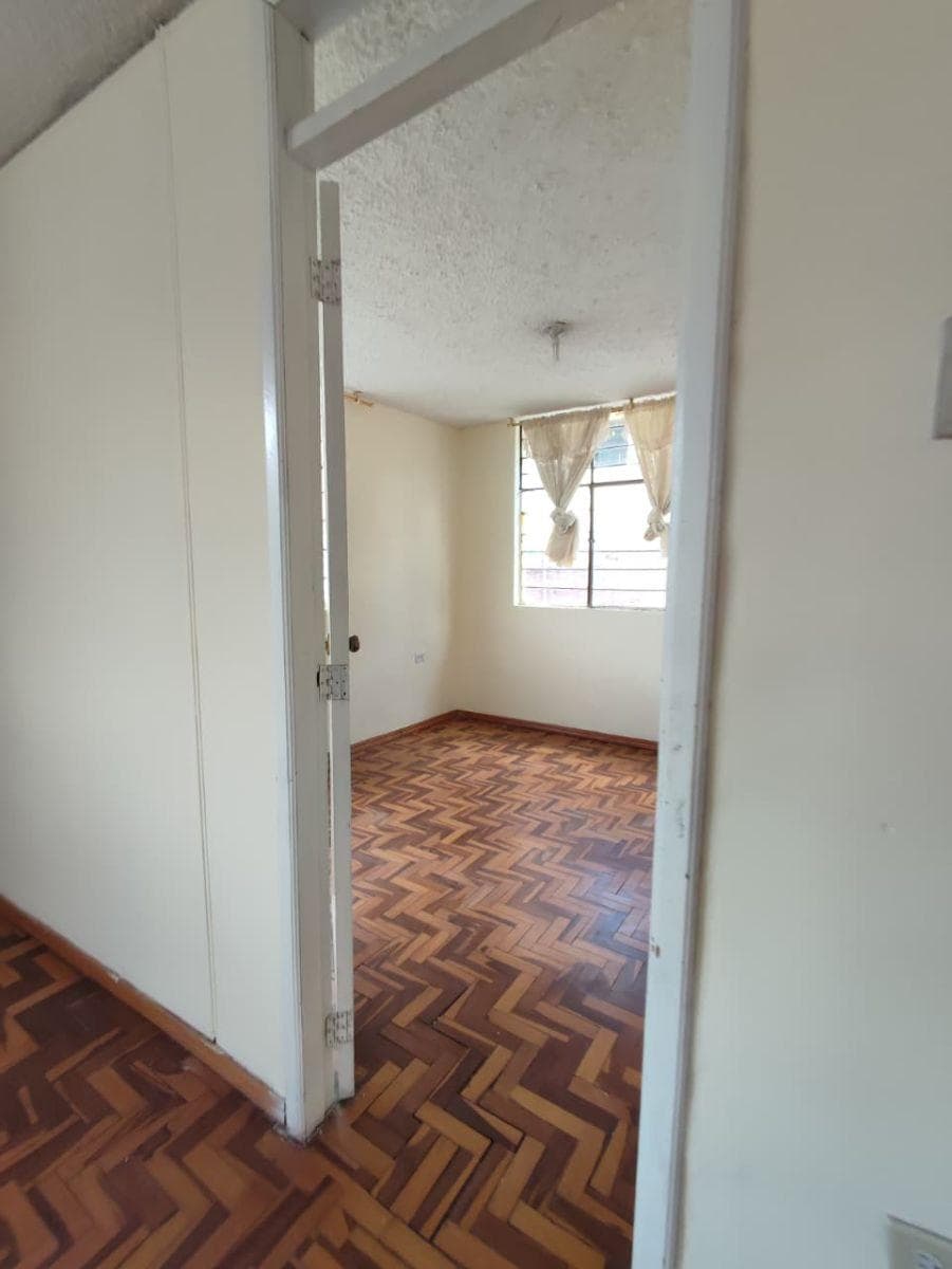 Propiedad en Venta con Dos Casas Renteras, 5 Departamentos y 1 Minidepartamento en Terreno 900 m. Provincia de Pichincha — imagen 2
