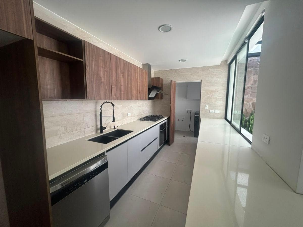 Venta de Casa de Estreno en Conjunto Lucia - Quito Sector Santa Lucía (Ar) — imagen 2