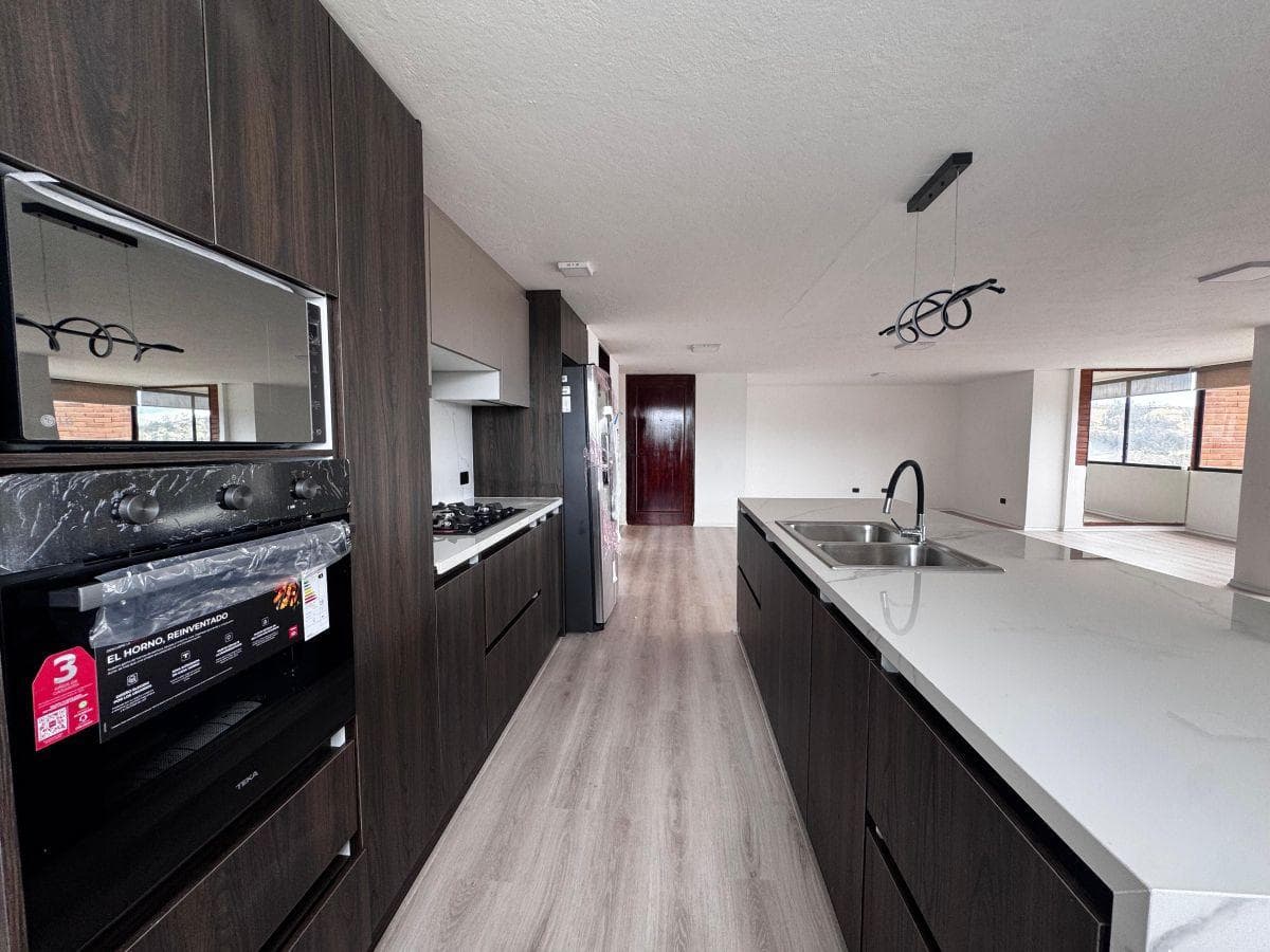 Vendo Departamento Remodelado en La Gonzalez Suarez — imagen 1