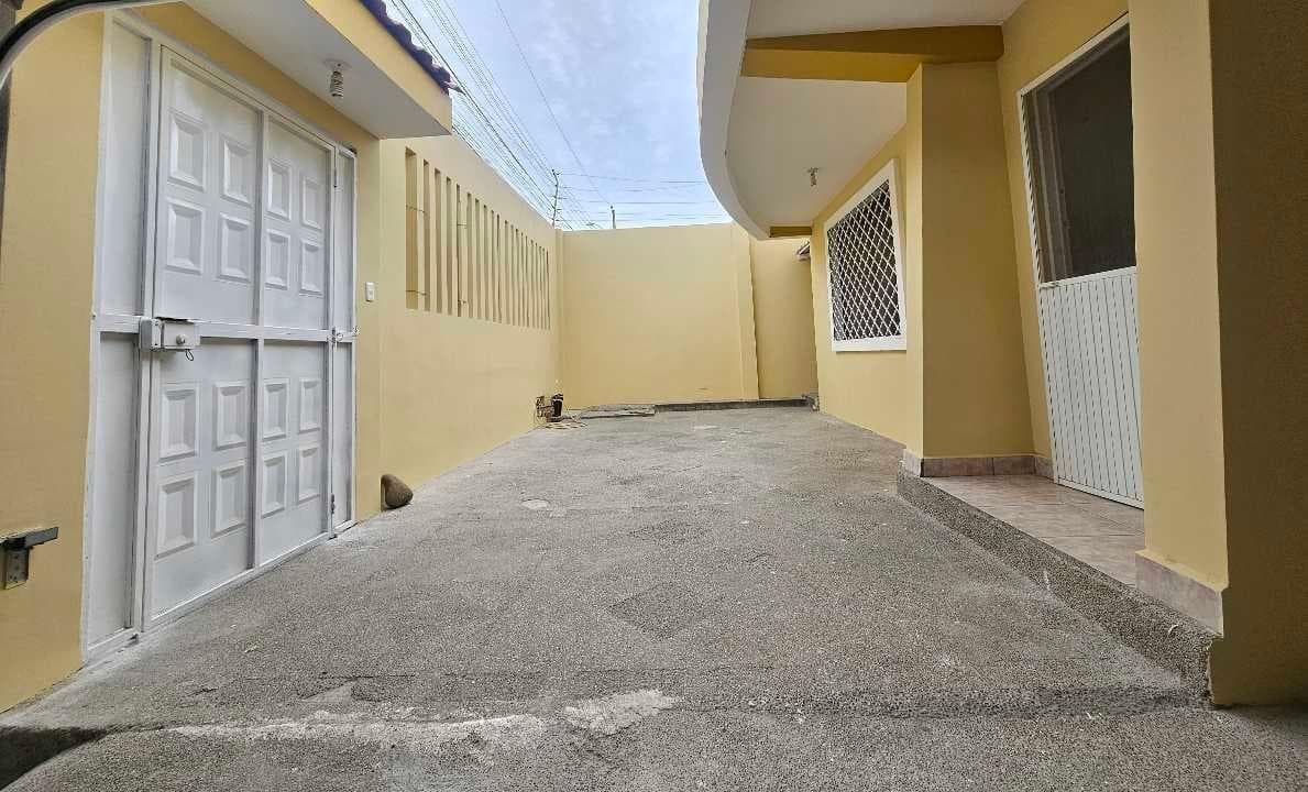 Vendo Casa Urb. La Campiña, Una Panta, con Piscina, Manabí — imagen 10