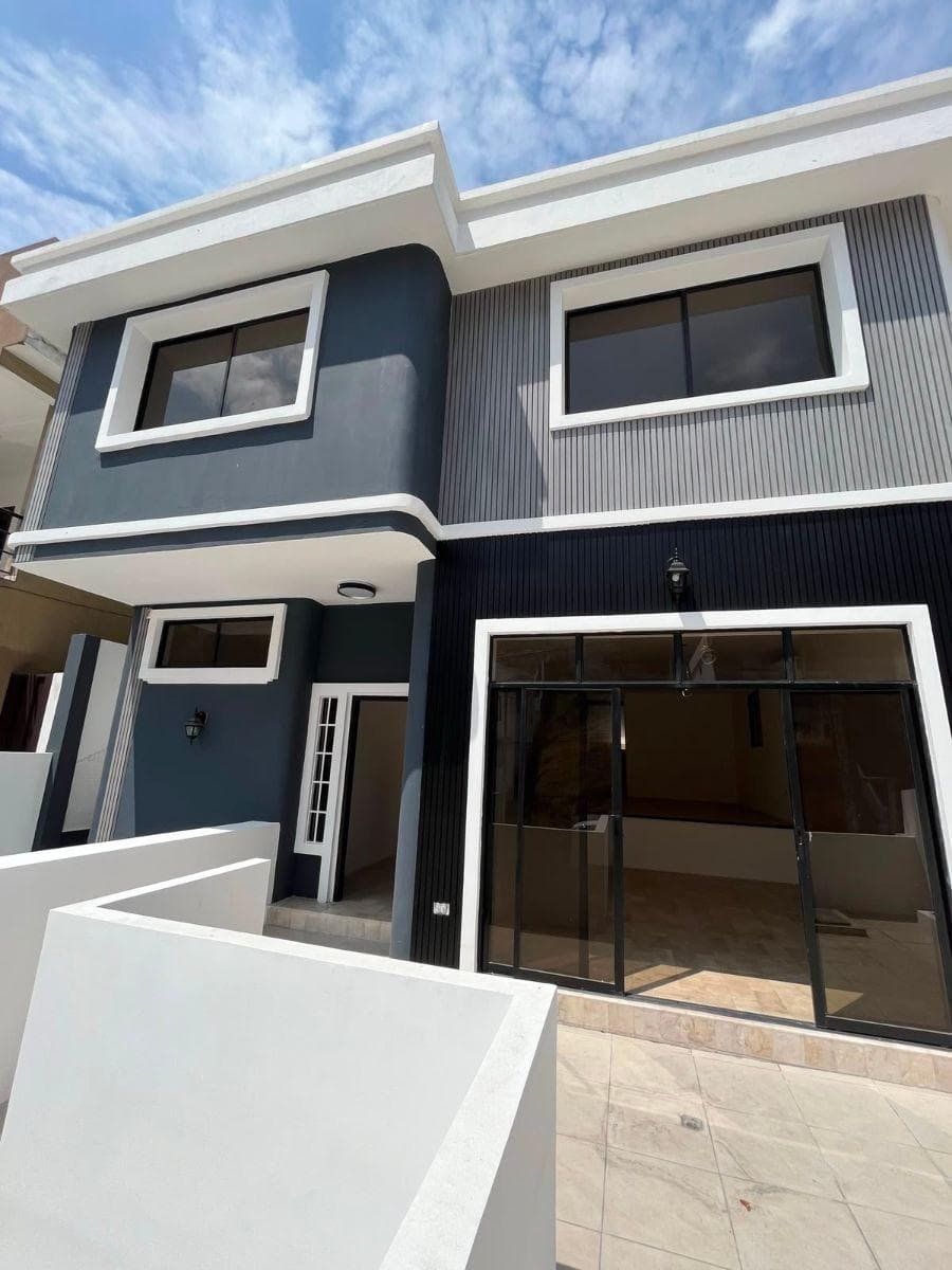 Vendo Linda Casa Remodelada en Ceibos Norte, a Desnivel, 4 Dorm., Terraza, Guayas — imagen 1